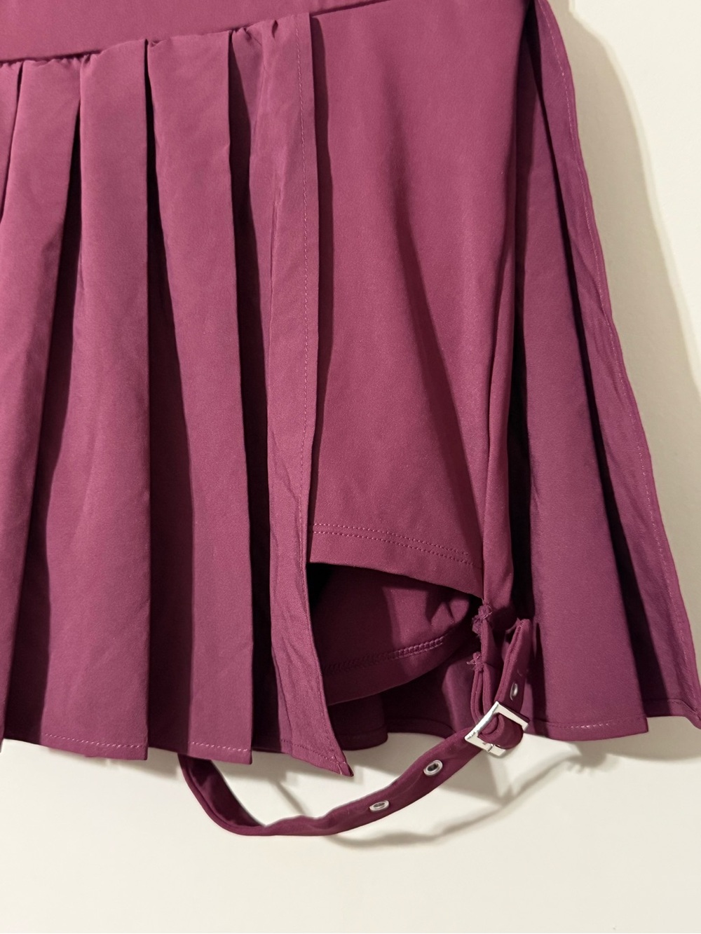 Halara medium High Waisted Pleated 2-in-1 Pocket Adjustable Buckle absorbing new - Picture 5 of 15